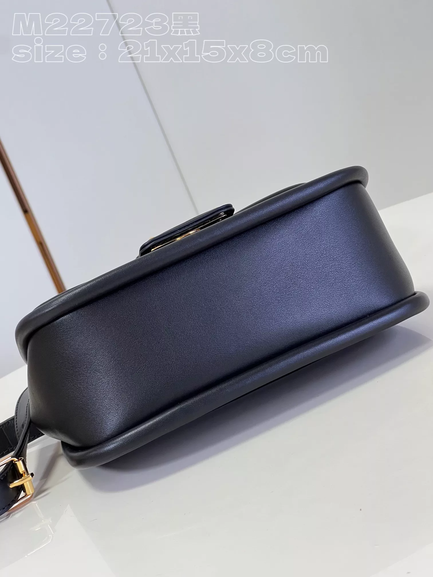 LV Hide and Seek Epi Handbag in Black - ReplicaBags.is - Image 4