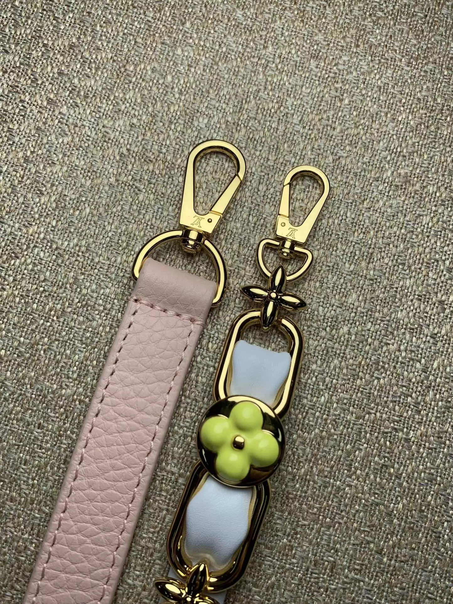 Capucines MM Blossom Chain Handbag Jasmine Pink - Repbags.is - Image 11