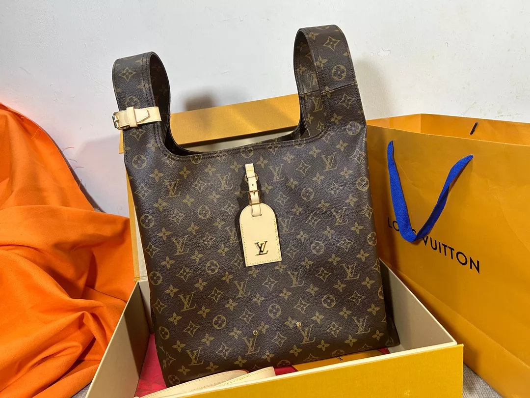 Louis Vuitton Atlantis GM in Coated Canvas with Gold-tone - Image 3