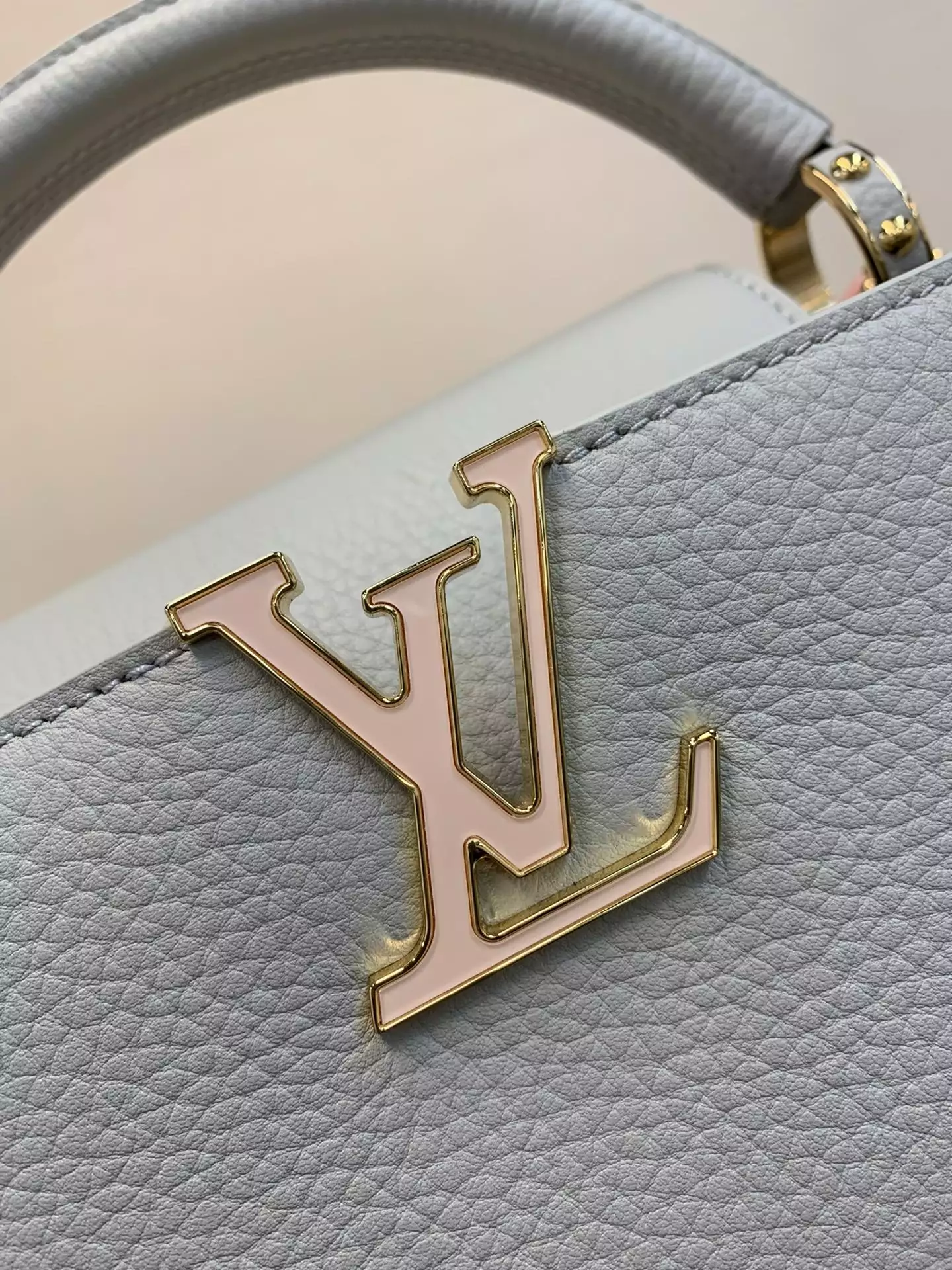 Capucines MM Blossom Chain Handbag Ice Grey - Repbags.is - Image 8