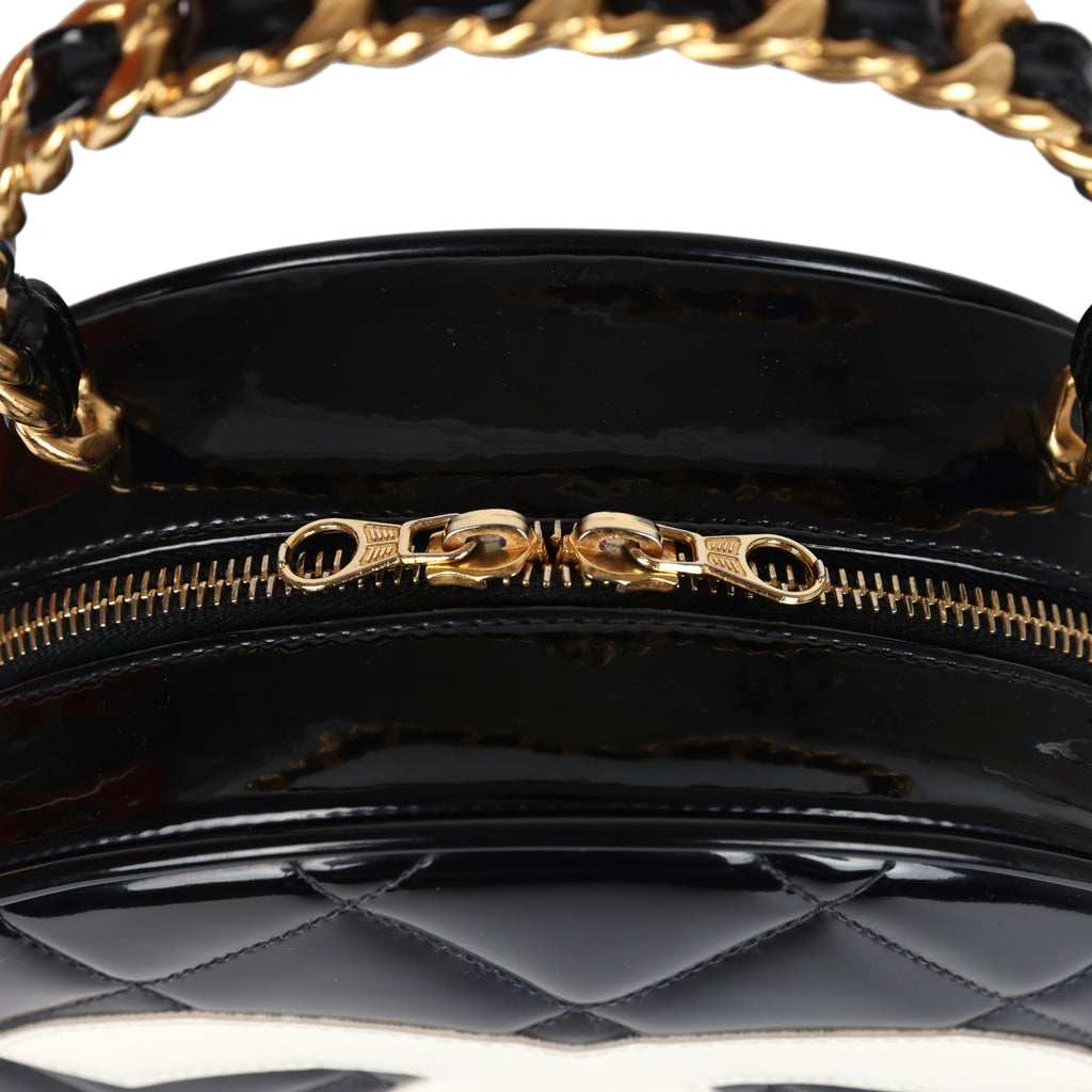 Vintage Chanel Round Vanity Bag Black and White Patent Leather Antique Gold Hardware - Image 7