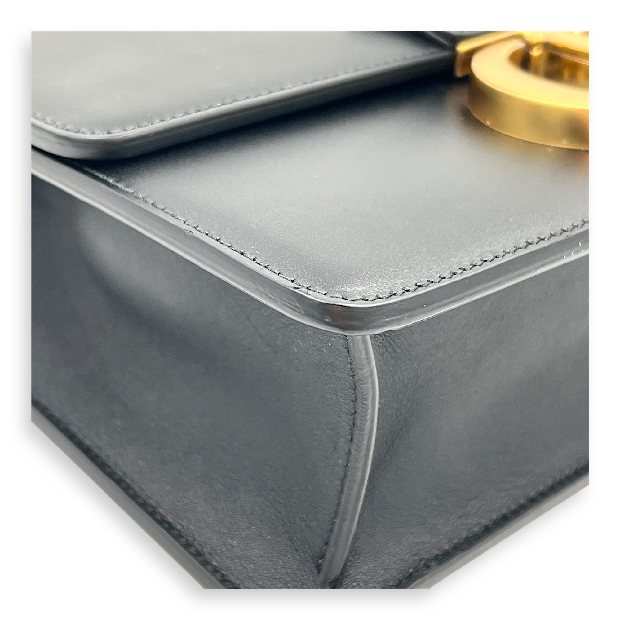 30 Montaigne Shoulder Bag Medium Black in Calfskin, Gold hardware - Image 7