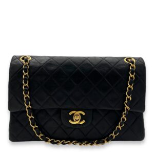 Classic Shoulder Bag Medium Black in Lambskin, Gold hardware