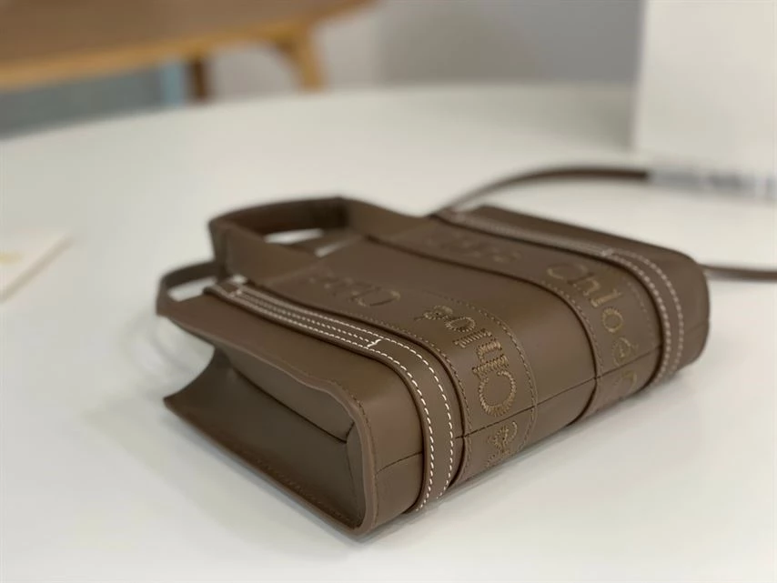 Chloé Mini Woody Tote Bag Smooth Calfskin With Chloé Logo - MB029 - Image 8