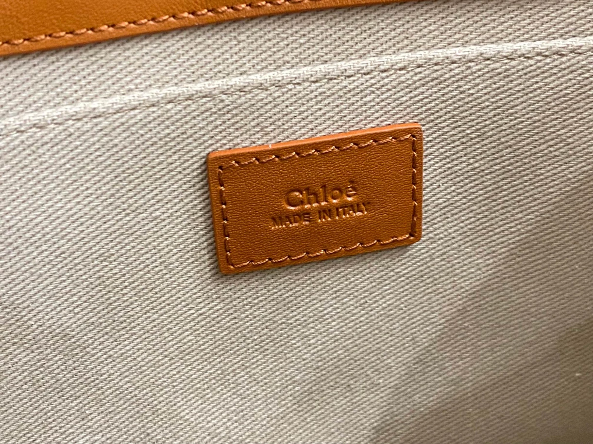 Chloé Small Woody Tote Bag Smooth Calfskin With Chloé Logo - MB014 - Image 5