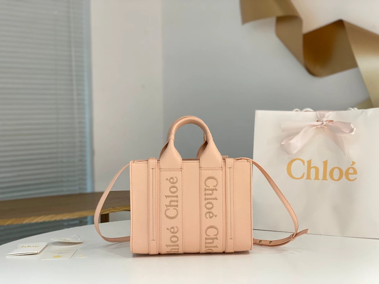 Chloé Small Woody Tote Bag Smooth Calfskin With Chloé Logo - MB016 - Image 3