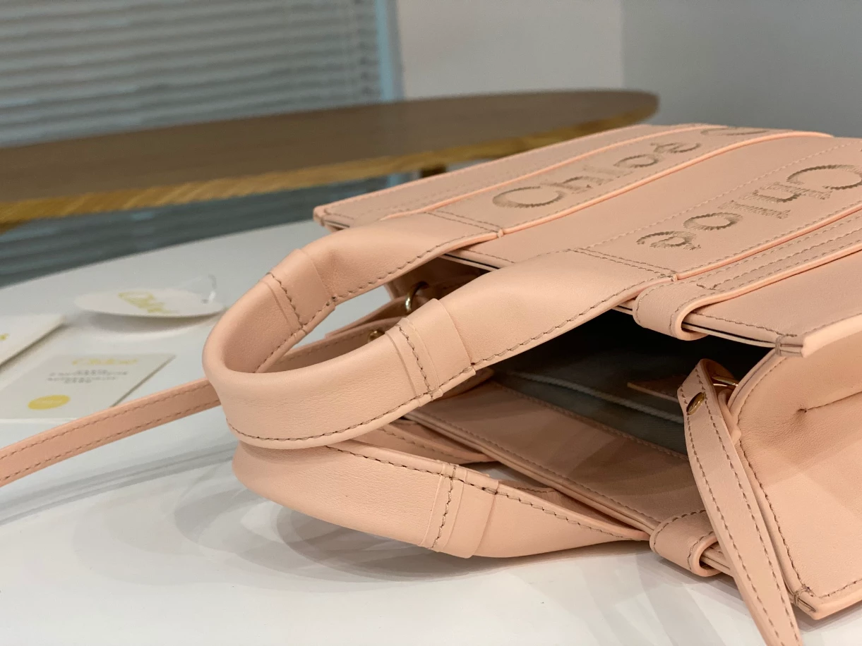 Chloé Small Woody Tote Bag Smooth Calfskin With Chloé Logo - MB016 - Image 6