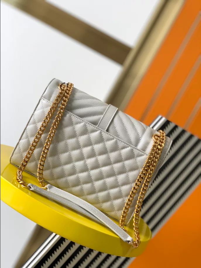 Envelope Medium in Quilted Grain de Poudre Embossed Leather bag - Image 4