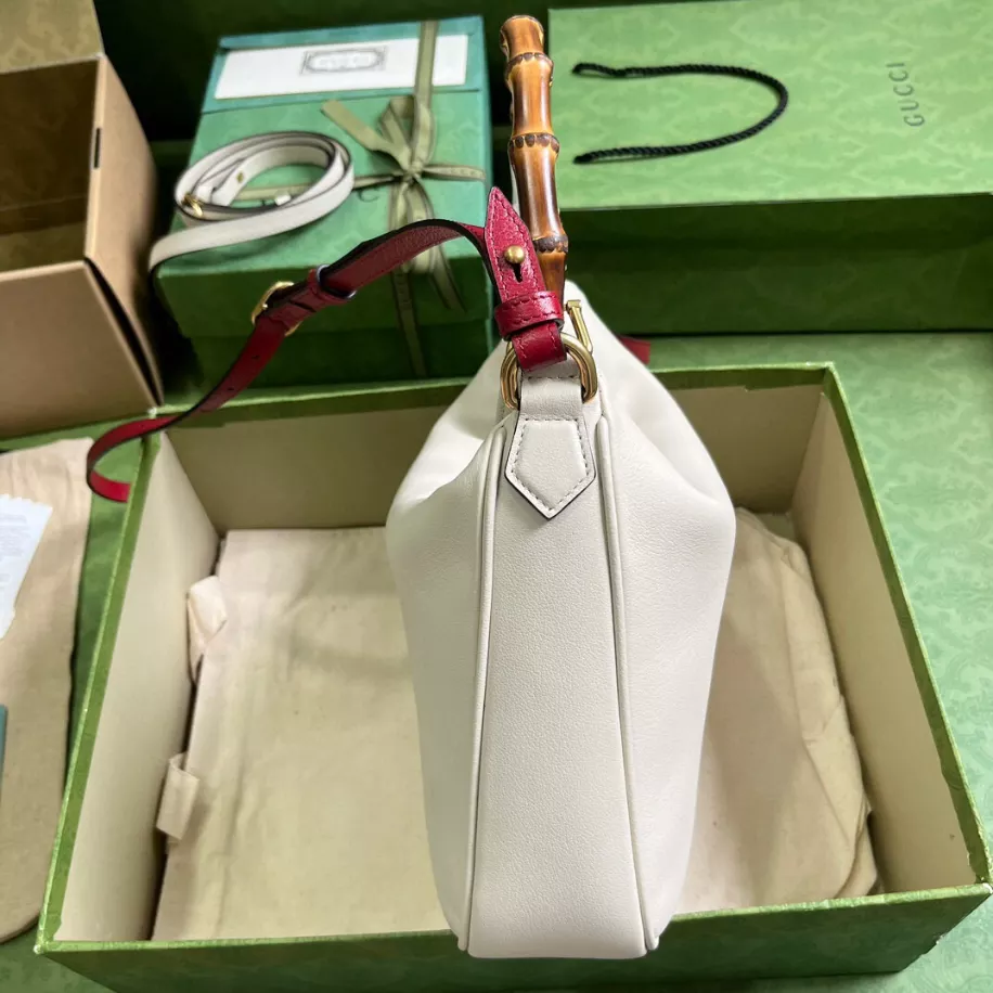 Gucci Diana Medium Shoulder Bag - Image 5