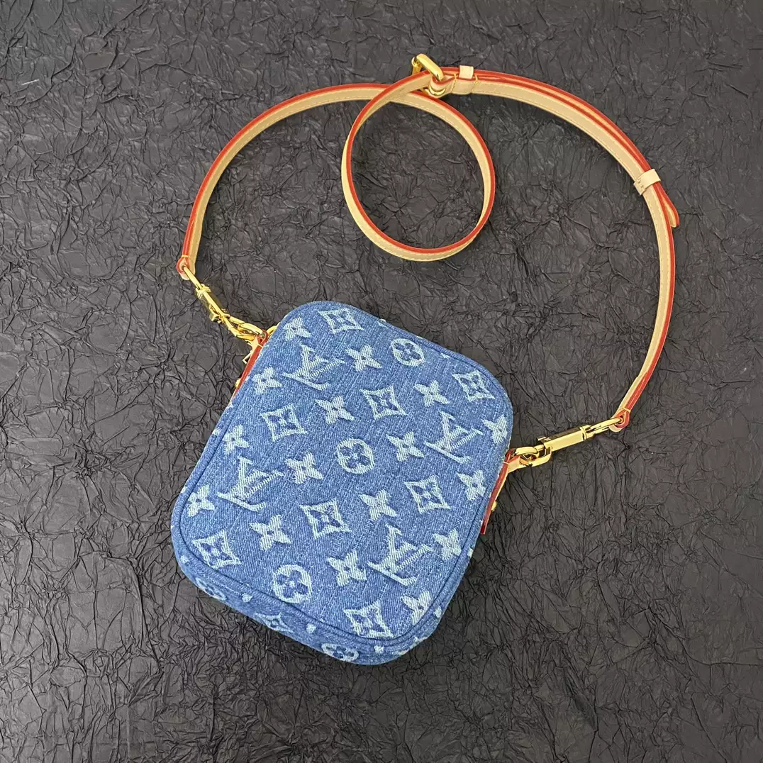 LV Fairfax Pochette Monogram Denim - ReplicaBags.is - Image 4