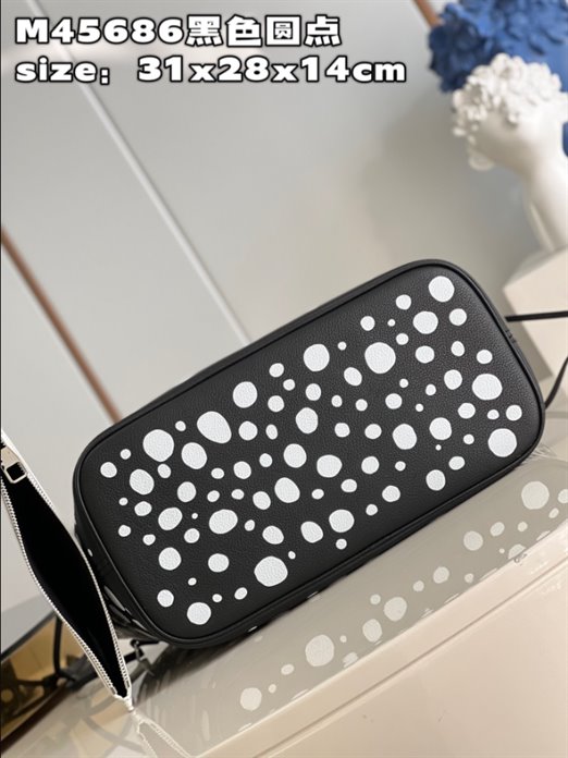 LV x YK Neverfull MM Tote Bag - Image 5