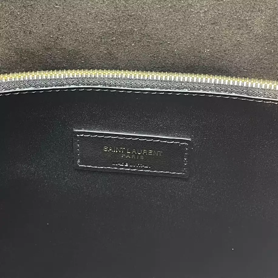 Le 5 à 7 Supple Large in smooth leather Bag - Image 6