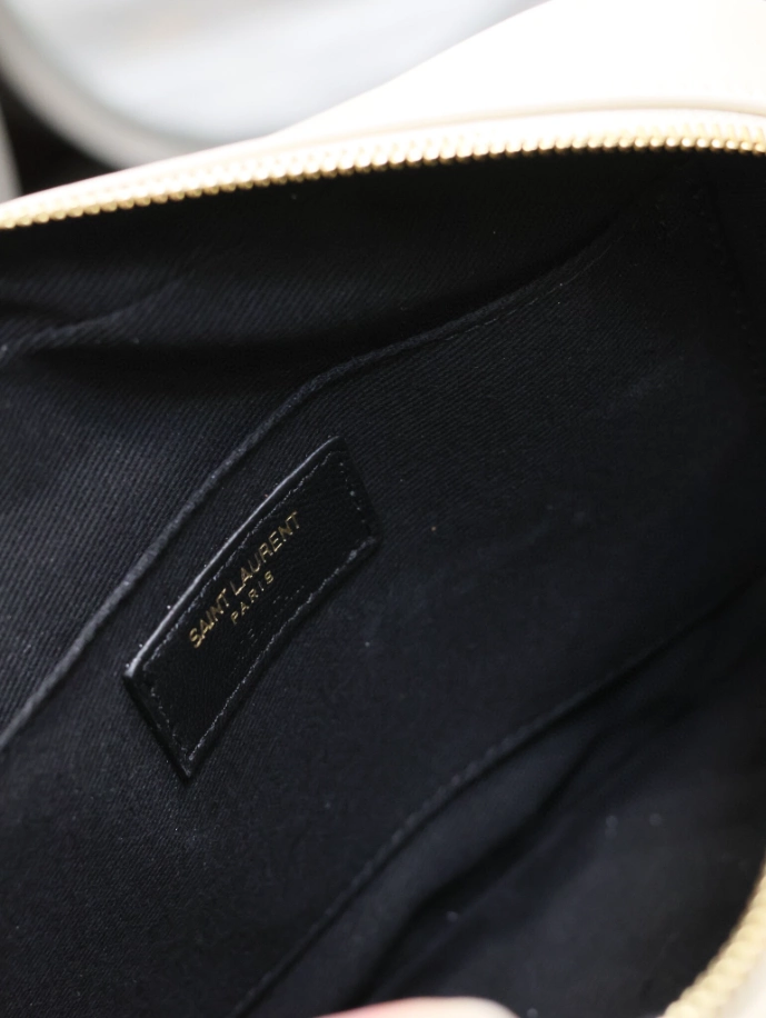 Lou in Quilted Leather camera bag - Image 10