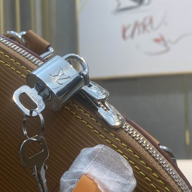 Louis Vuitton Alma BB Honey Gold Epi grained - Image 6