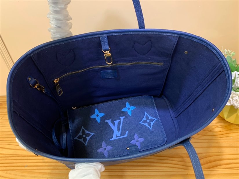 Louis Vuitton Neverfull MM Tote Bag - Image 9