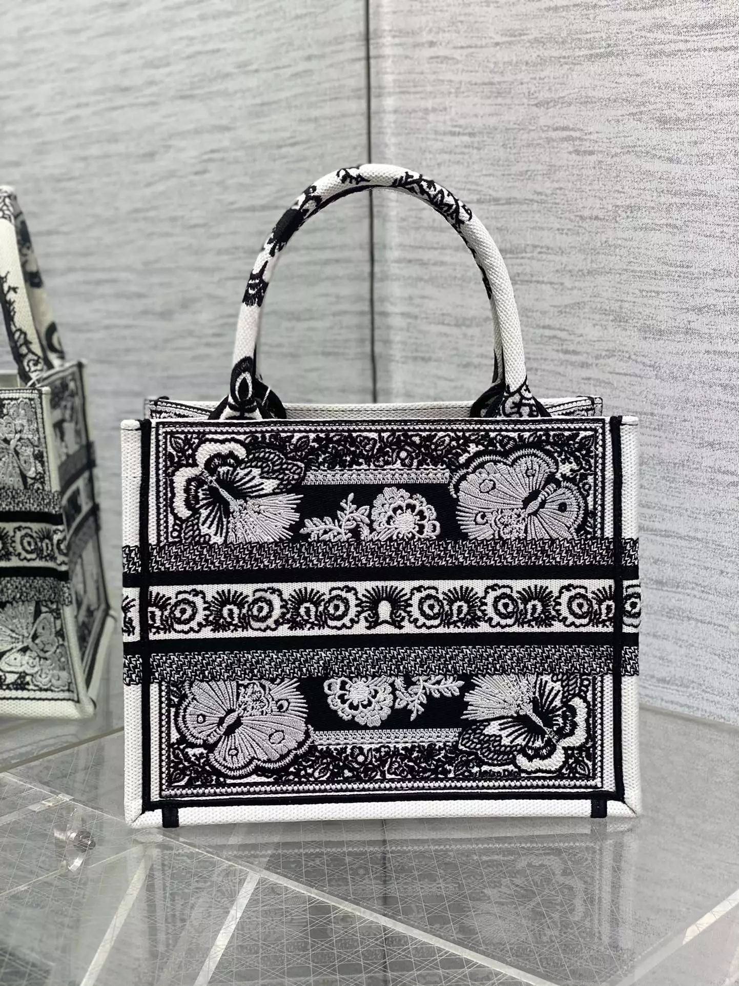 Medium Dior Book Tote Black and White - Repbags.ru - Image 4