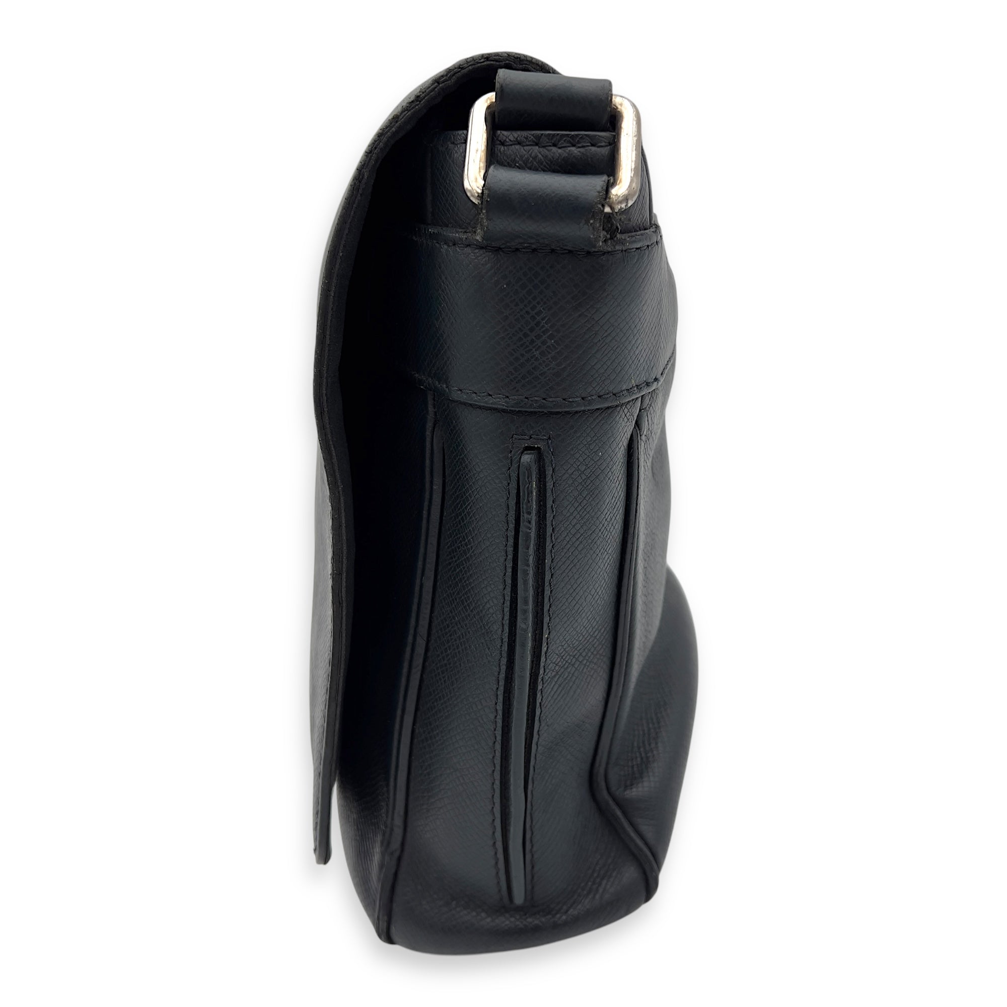 Taiga Messenger Black in Calfskin, Silver hardware - Image 9