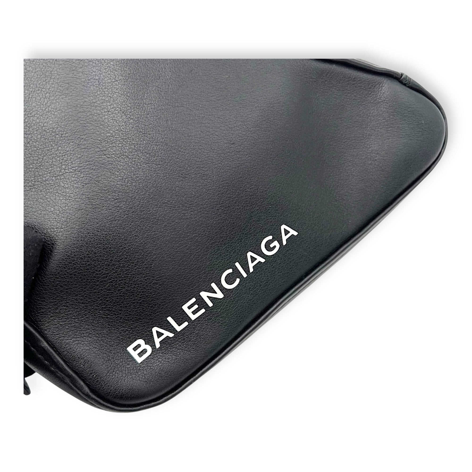 Logo Pouch Black in Calfskin, Silver hardware - Image 7