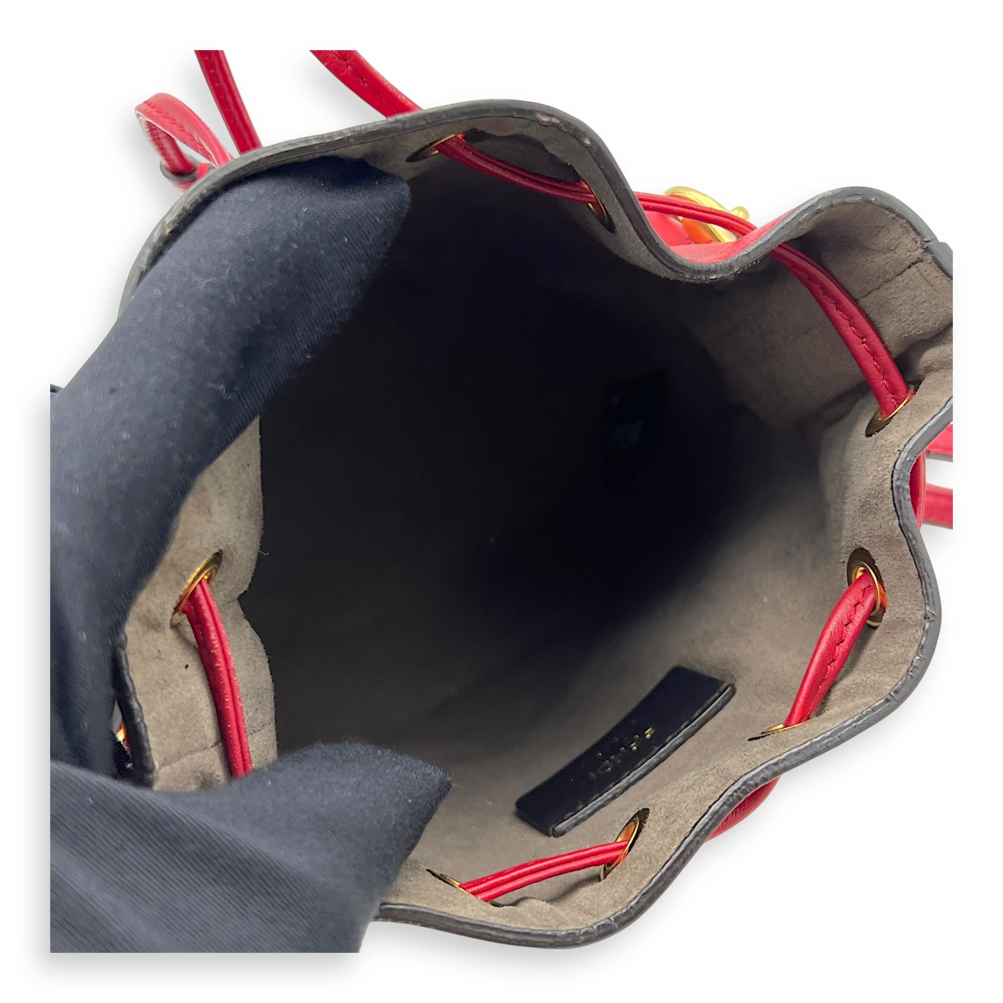 Mon Tresor Bucket Bag Red in Calfskin, Gold hardware - Image 9