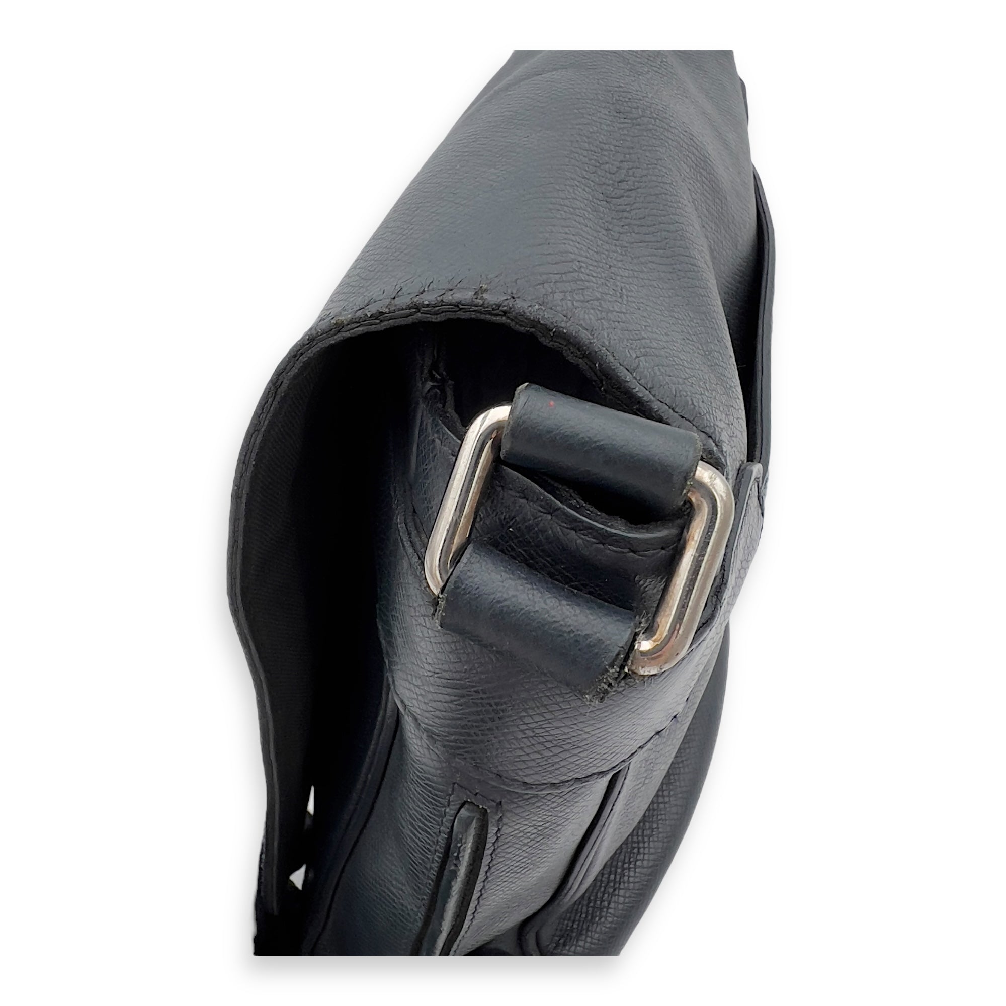 Taiga Messenger Black in Calfskin, Silver hardware - Image 13
