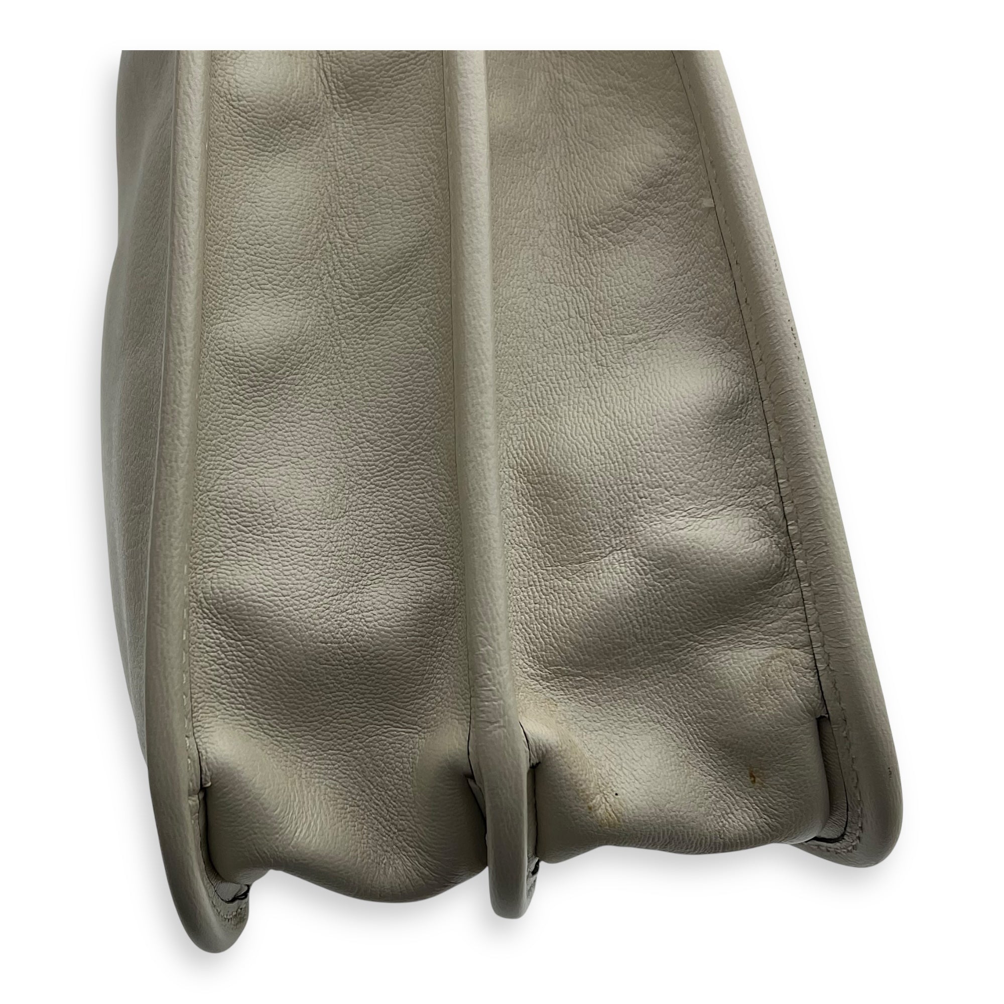 Horsebit 1955 Top Handle Bag White in Calfskin, Gold hardware - Image 12