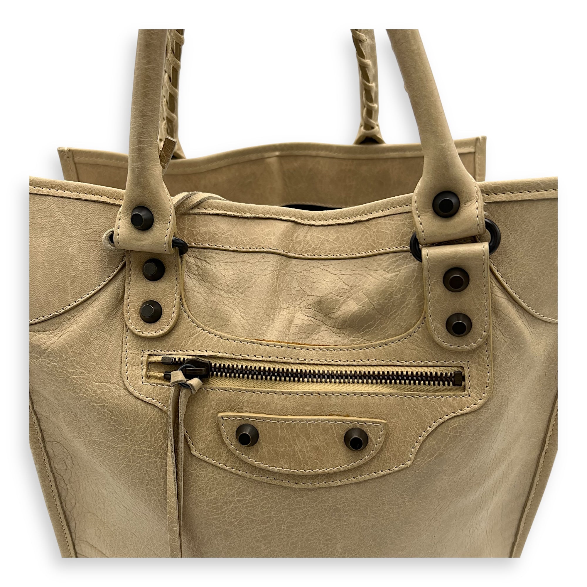 City Shopper Beige Tote Bag in Distressed Leather, Gunmetal hardware - Image 8