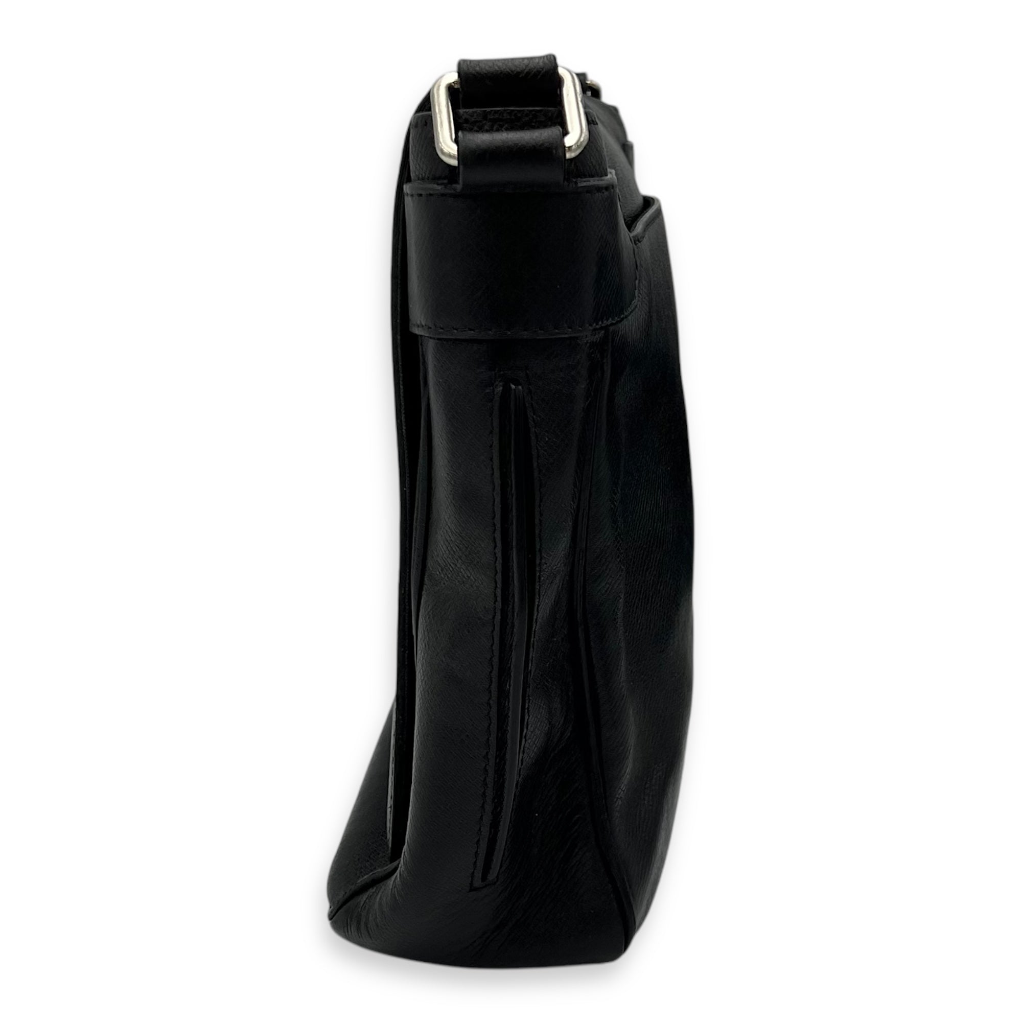 Messenger Crossbody Bag Black in Taiga Leather, Silver hardware - Image 4