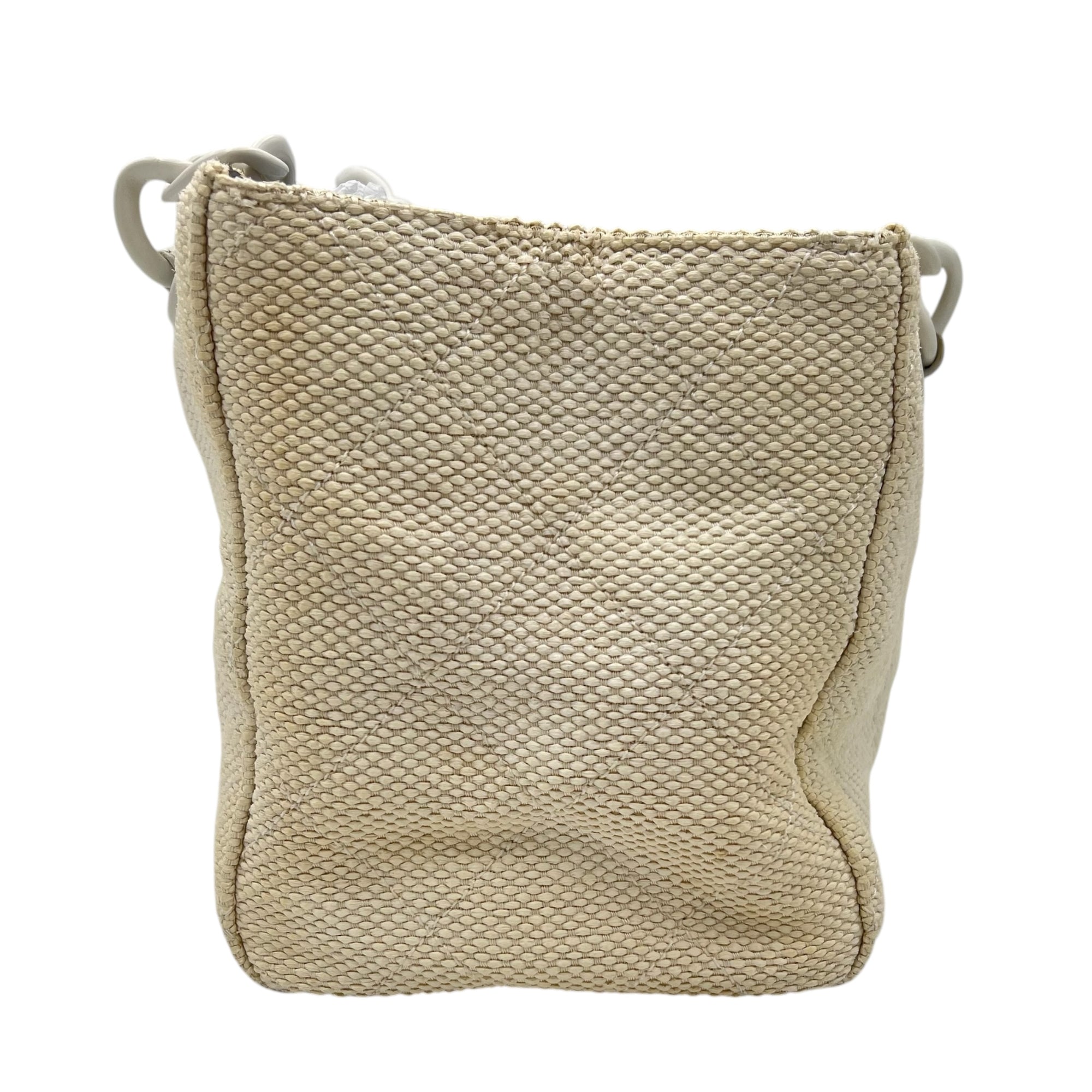 CC White Shoulder Bag in Raffia, Resin hardware - Image 4