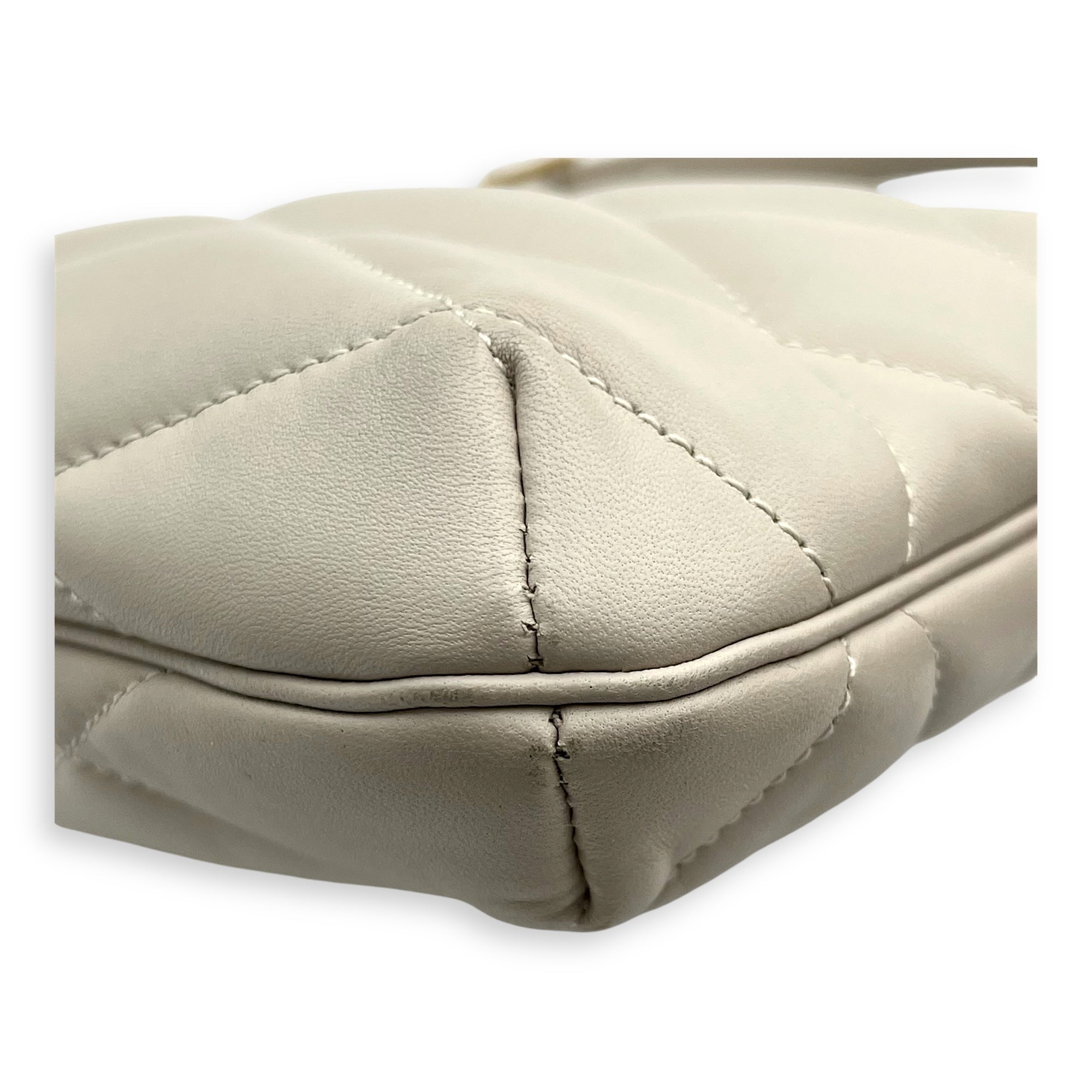 Le 5 A 7 Shoulder Bag White in Calfskin, Gold hardware - Image 10