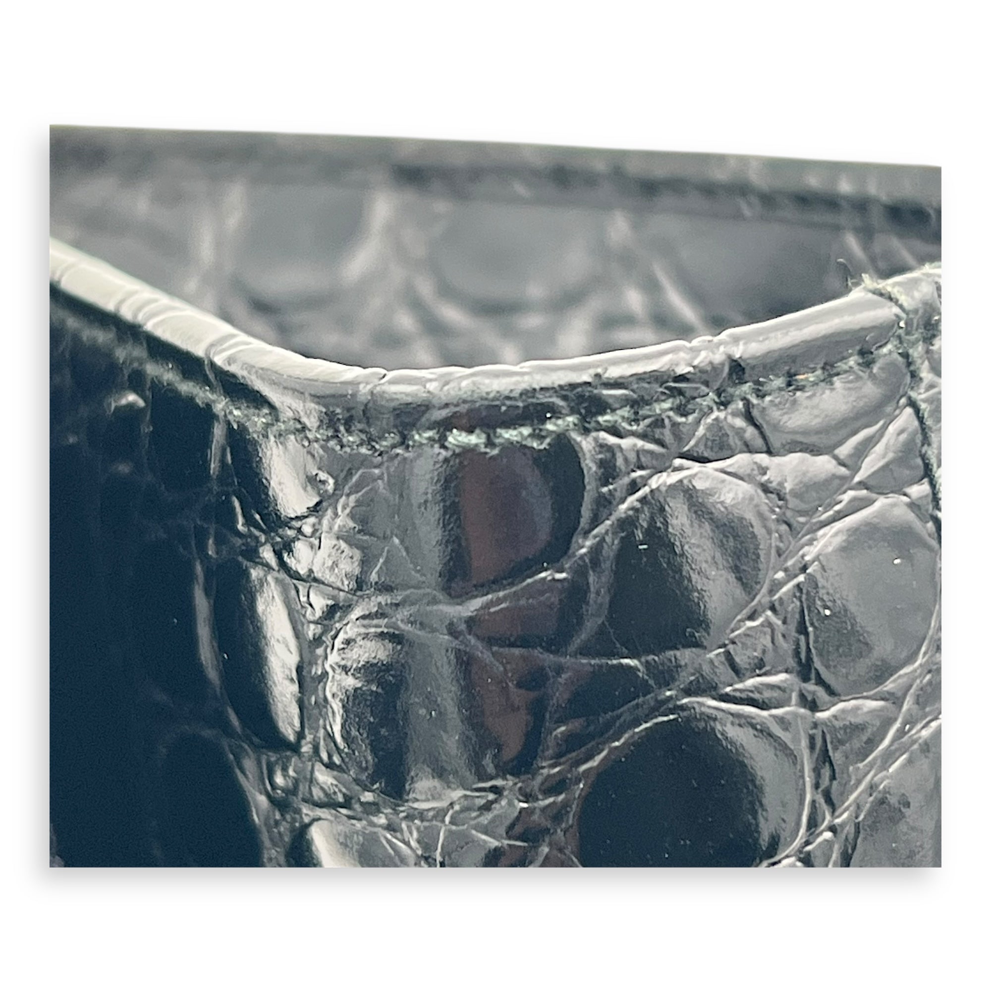 Vara Bow Shoulder Bag Black in Crocodile Leather, Gold hardware - Image 8