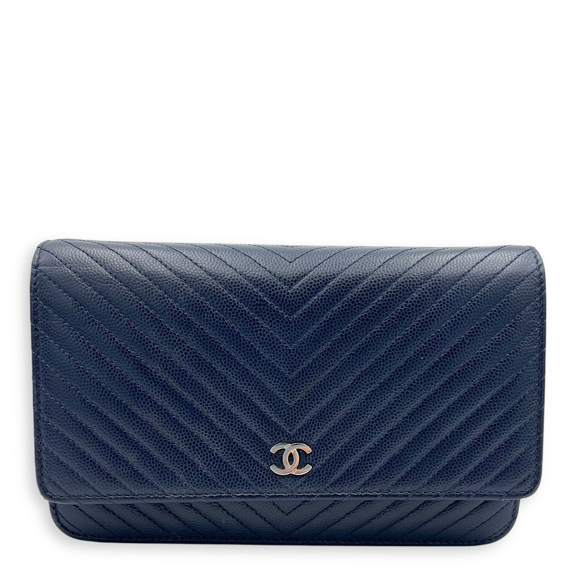 Chevron Wallet On Chain Blue in Caviar Leather, Silver hardware