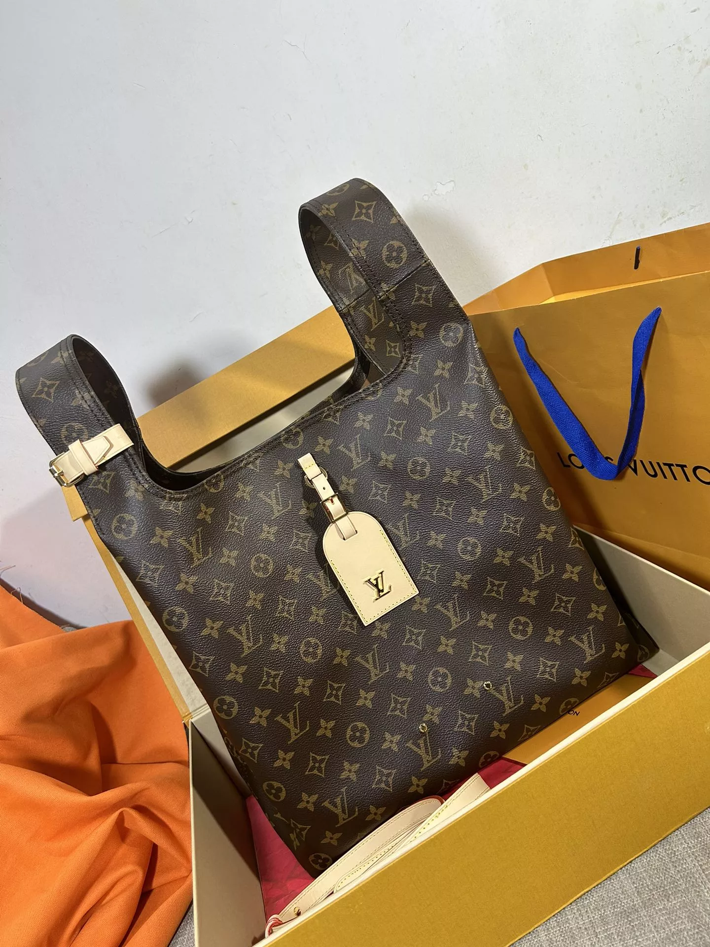 Louis Vuitton Atlantis GM in Coated Canvas with Gold-tone - Image 5
