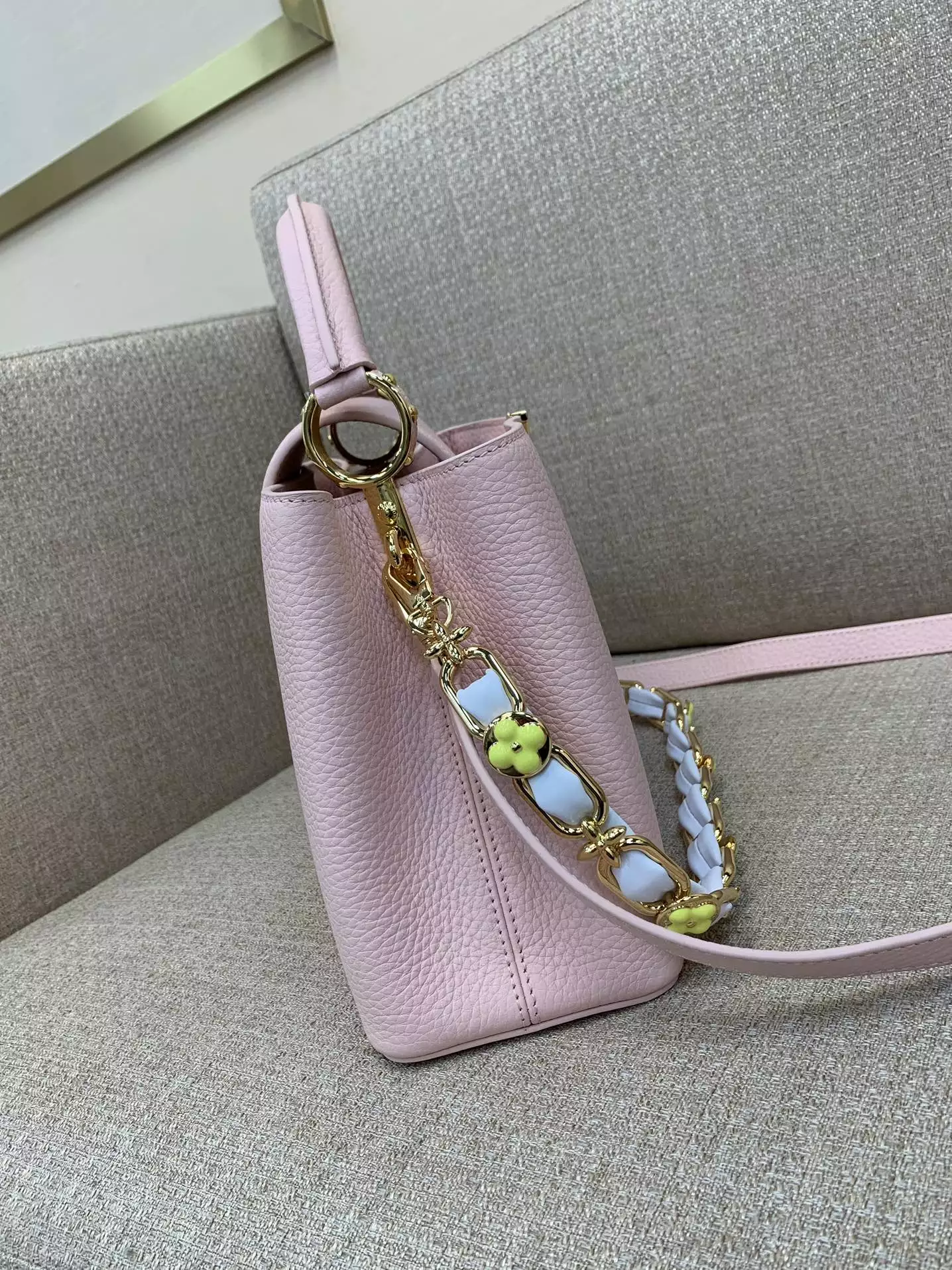 Capucines MM Blossom Chain Handbag Jasmine Pink - Repbags.is - Image 6