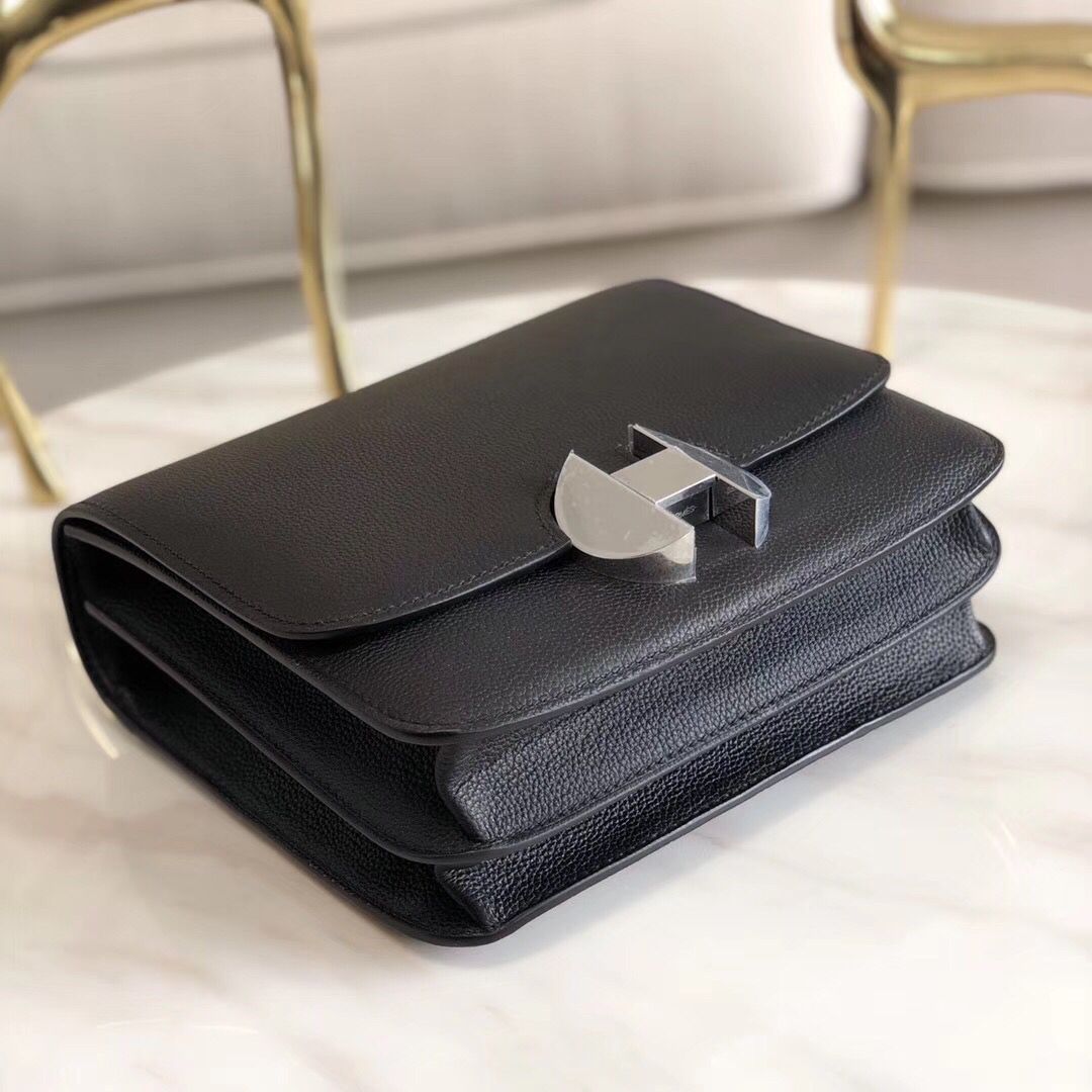 Hermes 2002 20cm Bag In Black Evercolor Calfskin - Image 4