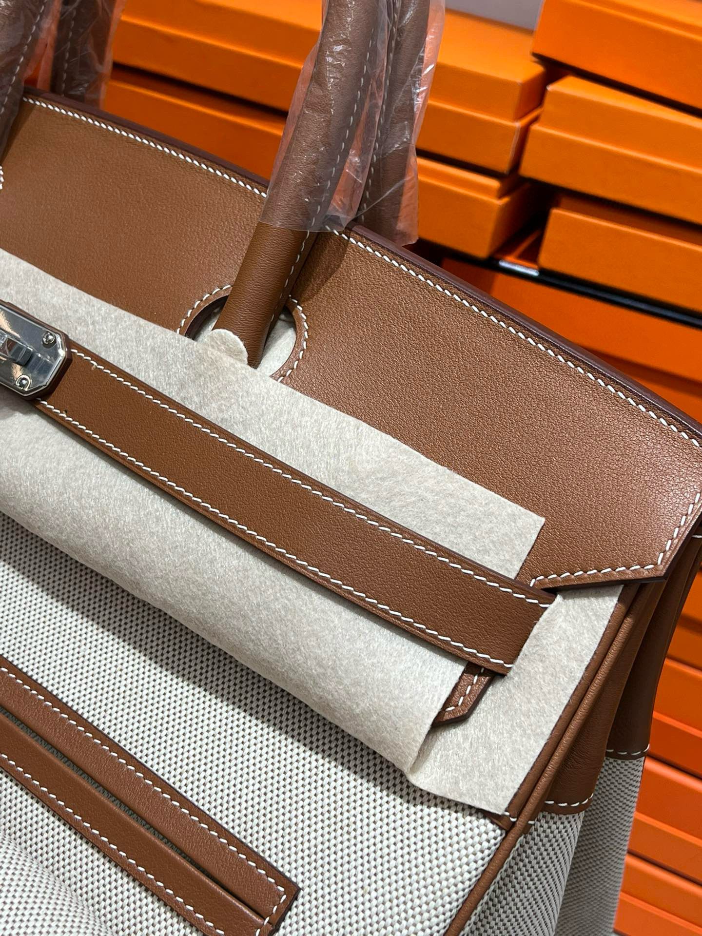 Hermes HAC Cargo Birkin 40 Handmade Bag in Toile with Gold Leather - Image 7