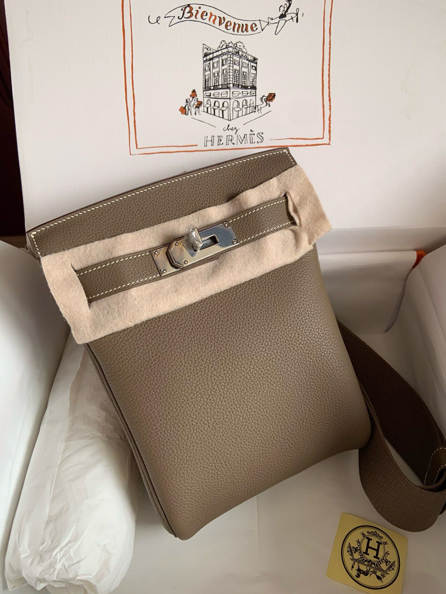 Hermes Hac a Dos PM Backpack in Taupe Clemence Leather - Image 5