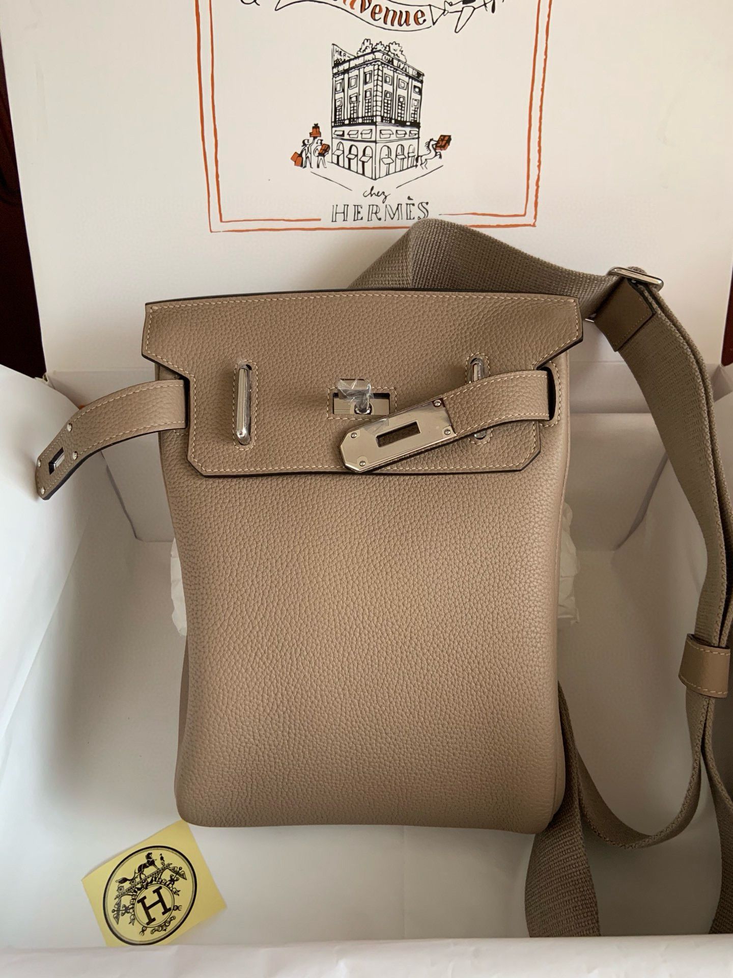 Hermes Hac a Dos PM Backpack in Tourterelle Clemence Leather - Image 6