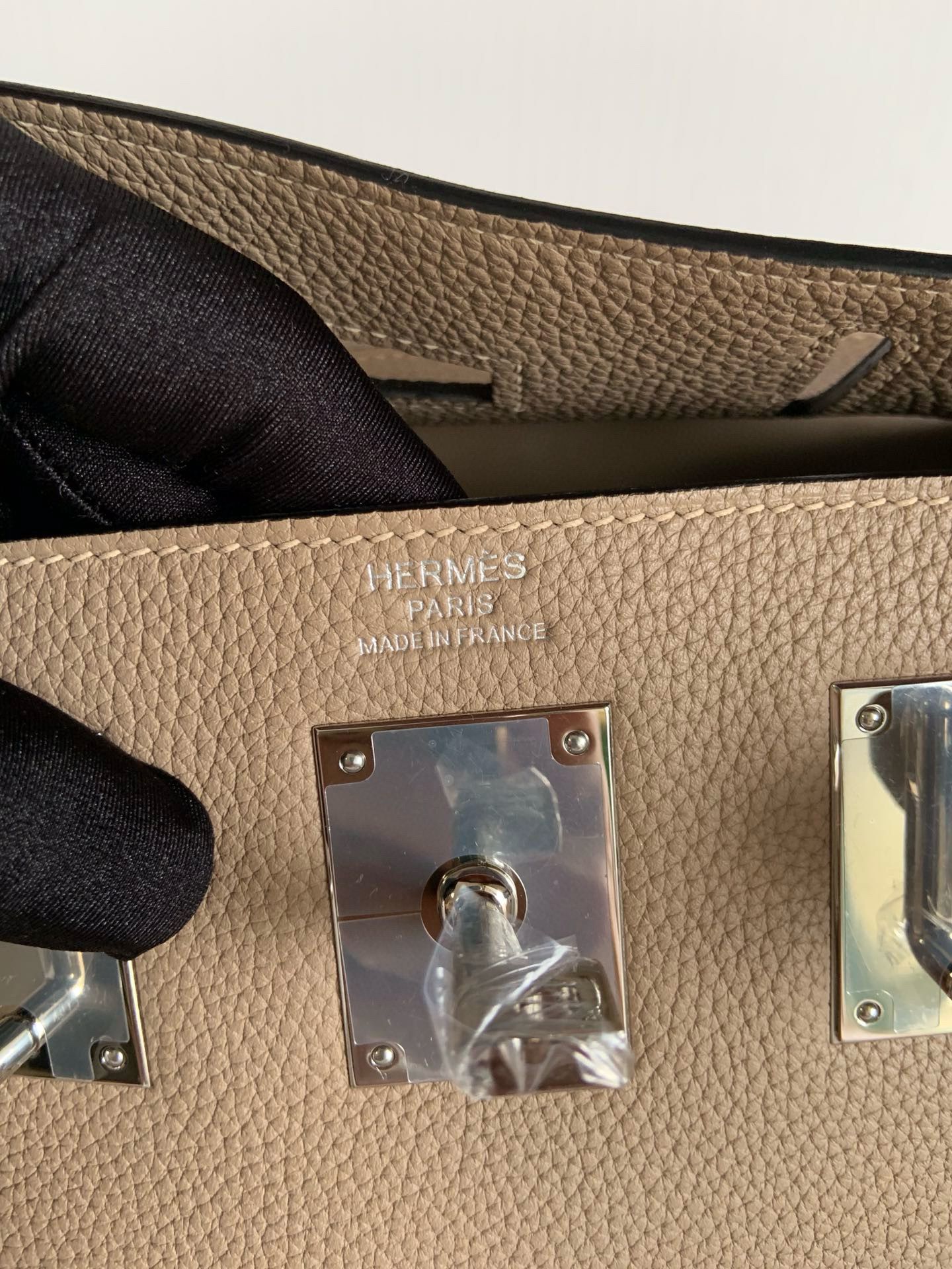 Hermes Hac a Dos PM Backpack in Tourterelle Clemence Leather - Image 9