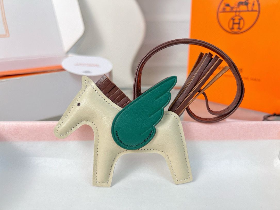 Hermes Rodeo Pegase PM Bag Charm in Craie/Chocolat/Green Lambskin - Image 3