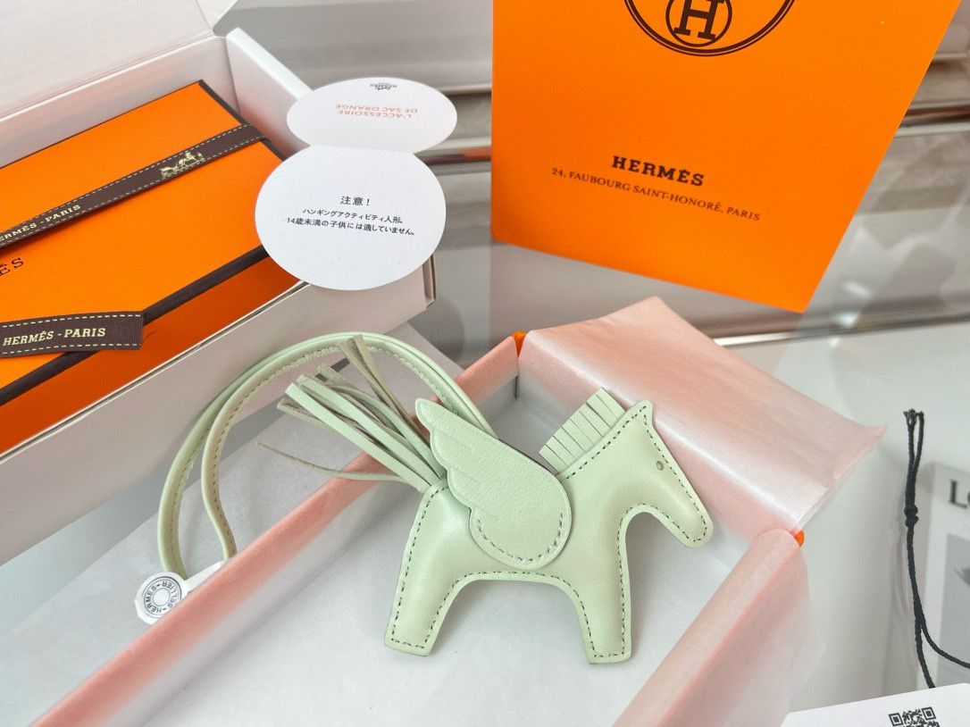 Hermes Rodeo Pegase PM Bag Charm in Vert Fizz Lambskin - Image 4