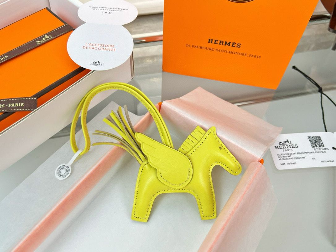 Hermes Rodeo Pegase PM Bag Charm in Lime Lambskin - Image 3