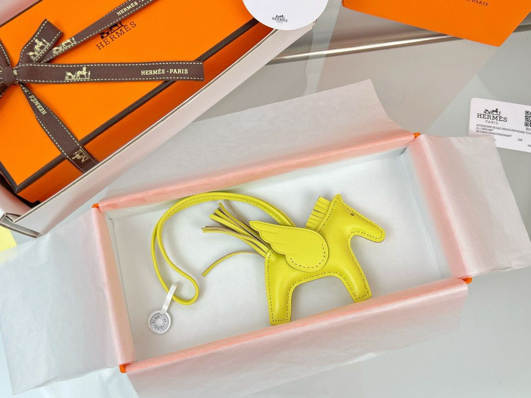 Hermes Rodeo Pegase PM Bag Charm in Lime Lambskin - Image 4