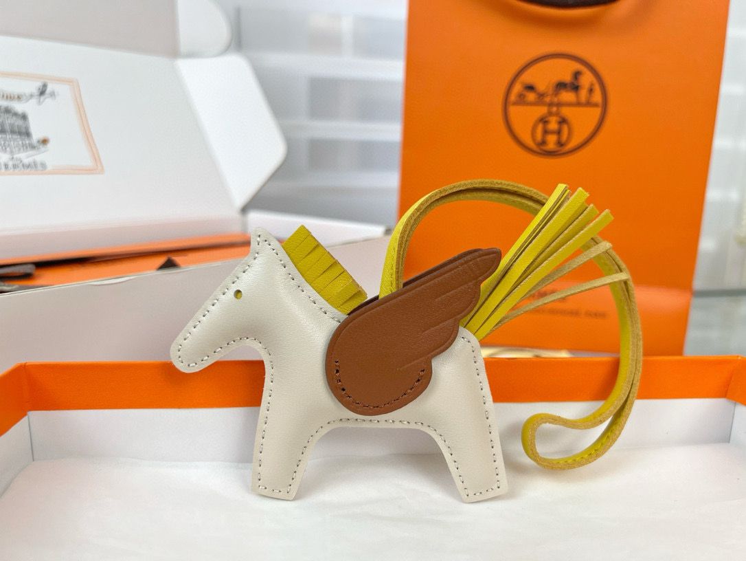 Hermes Rodeo Pegase PM Bag Charm in Craie/Caramel/Yellow Lambskin - Image 4