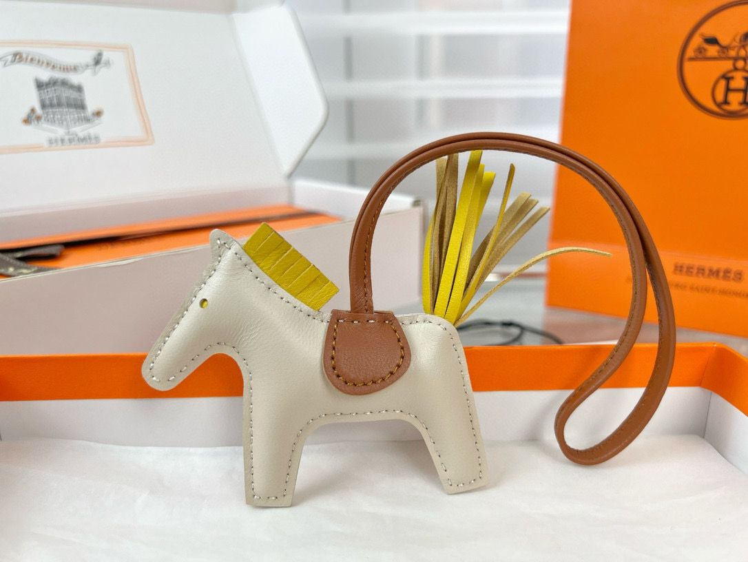 Hermes Rodeo PM Bag Charm in Craie/Yellow/Gold Lambskin - Image 4