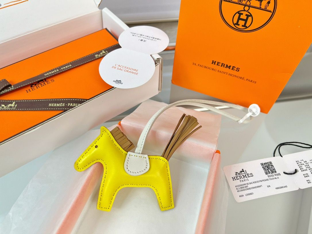 Hermes Rodeo PM Bag Charm in Yellow/Sesame/Craie Lambskin - Image 4