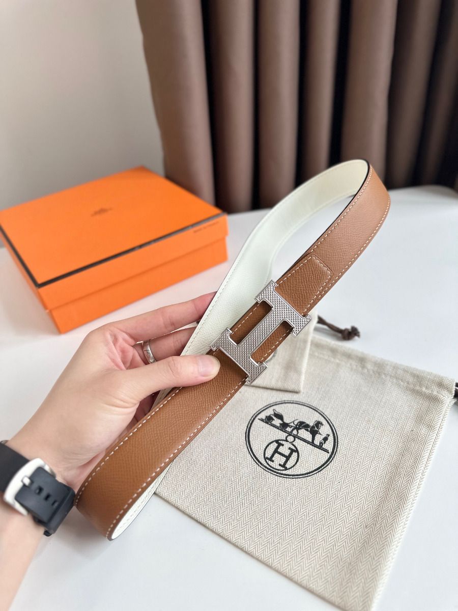 Hermes H Guillochee Reversible Belt 32MM in Gold and White Epsom Calfskin - Image 4