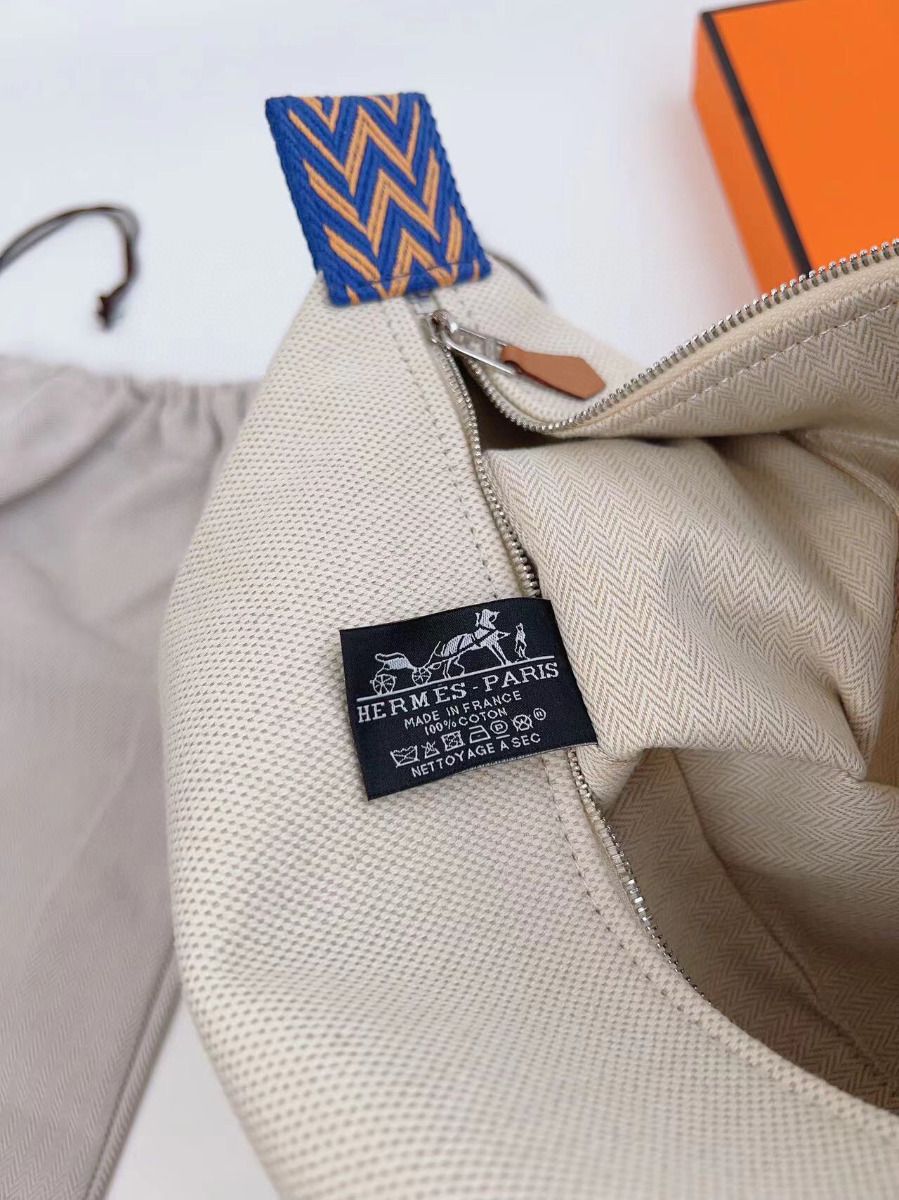 Hermes Bride-a-Brac Large Case in Ecru Canvas with Blue Zigzag Motifs - Image 8