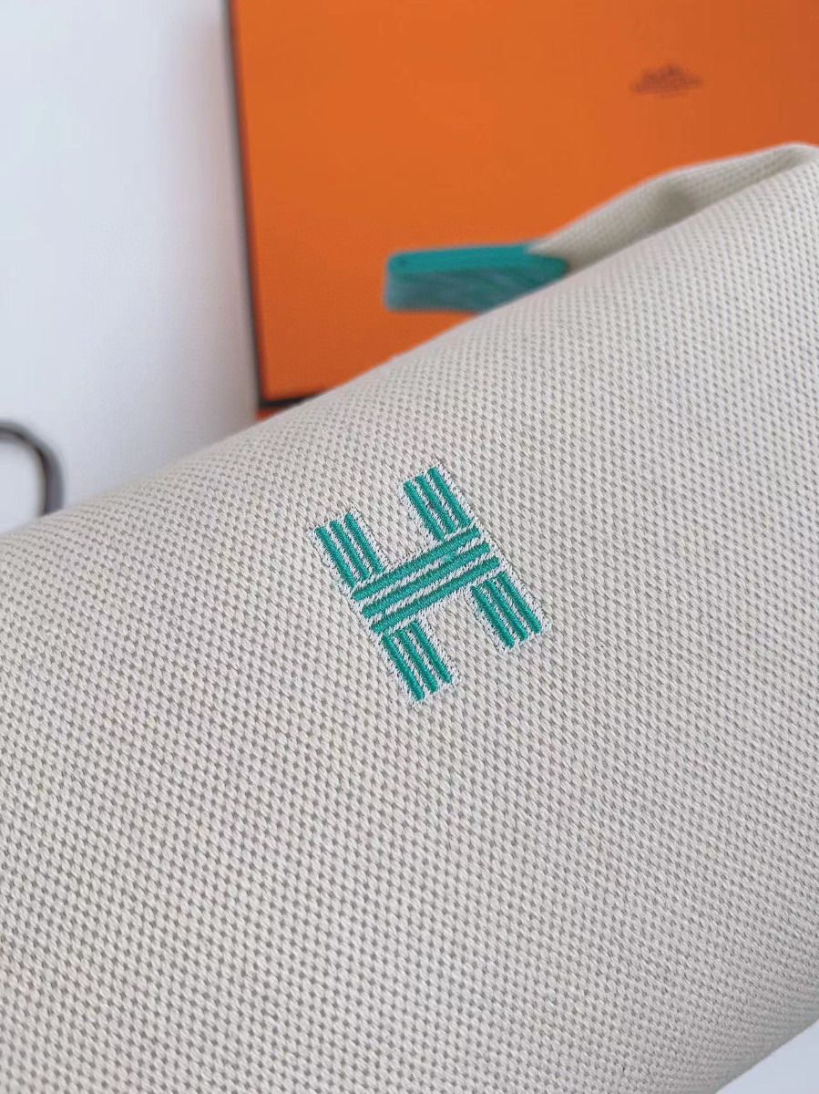 Hermes Bride-a-Brac Large Case in Ecru Canvas with Green Zigzag Motifs - Image 7