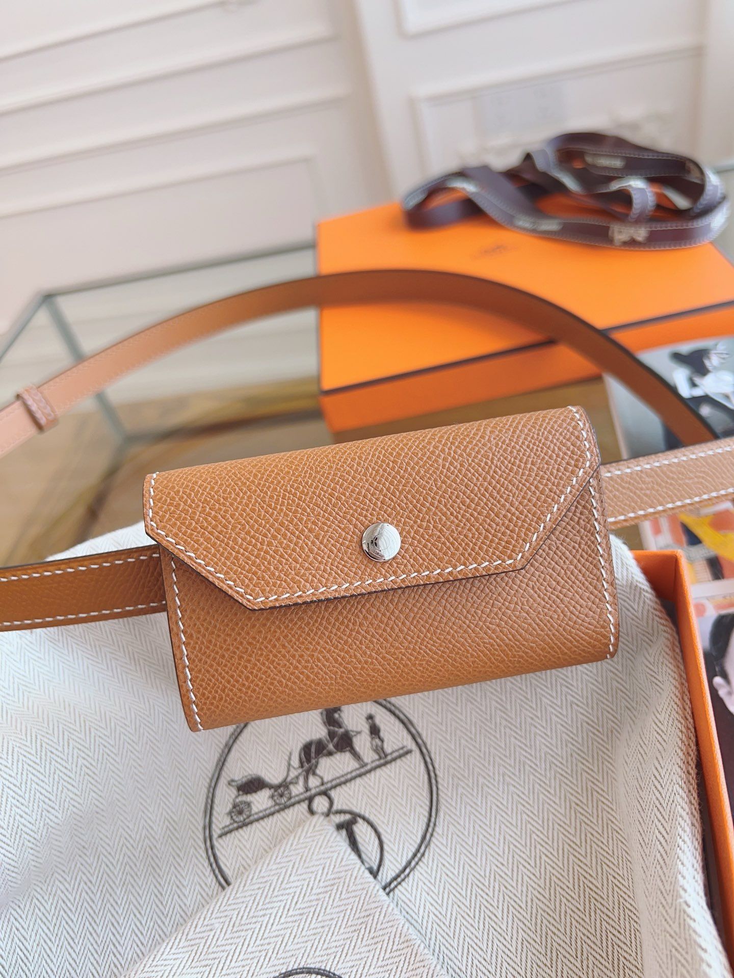 Hermes Kelly Pocket 18 Belt in Gold Epsom Calfkin - Image 4