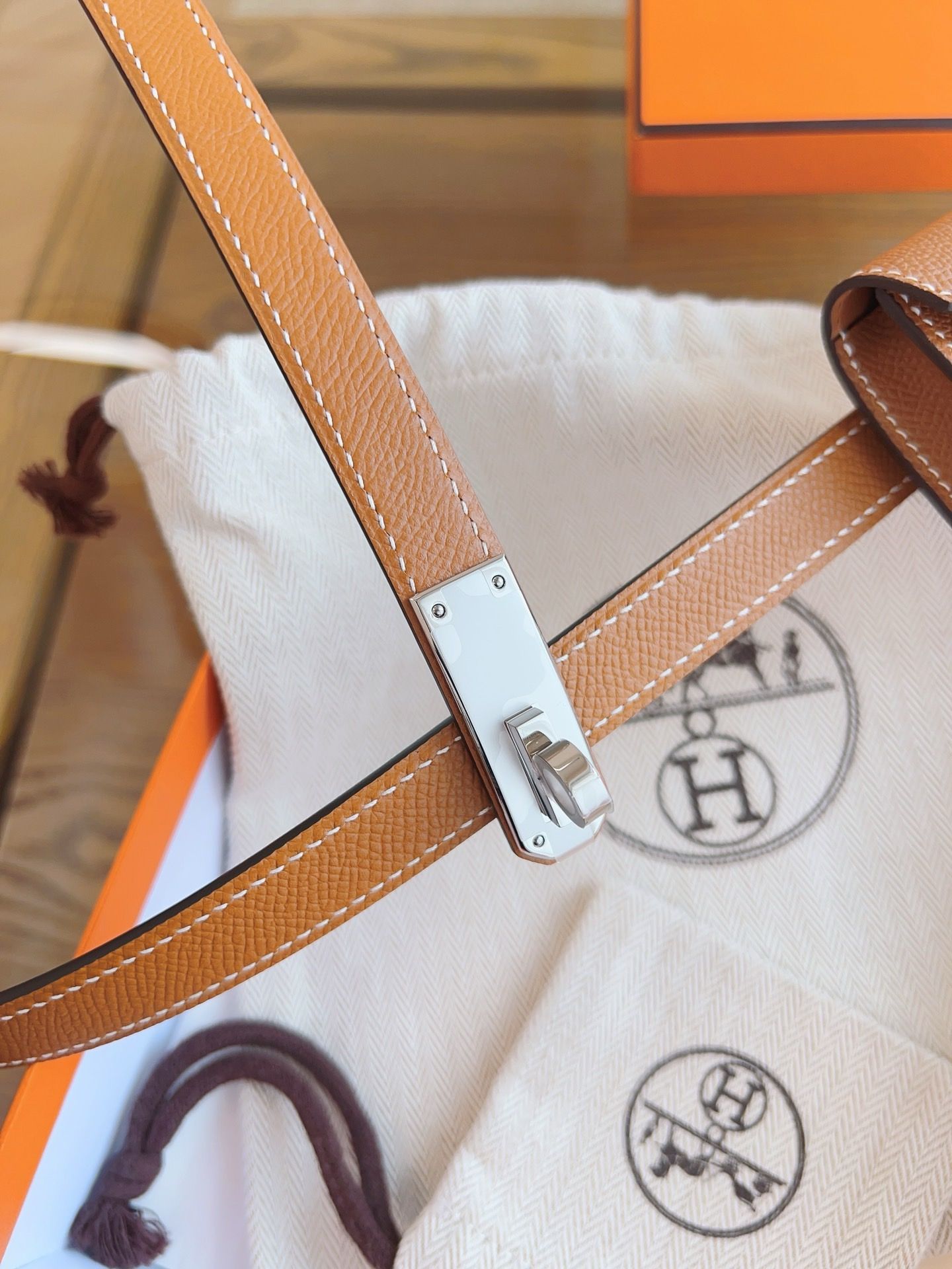 Hermes Kelly Pocket 18 Belt in Gold Epsom Calfkin - Image 9